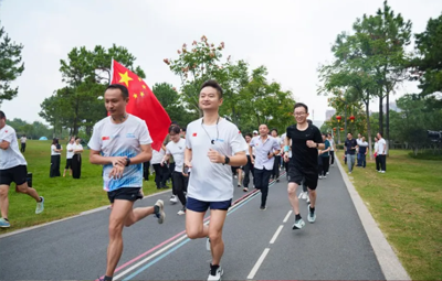 同心筑夢(mèng) 共慶華誕丨中節(jié)能國(guó)禎第四屆“歡樂(lè)迎國(guó)慶 環(huán)湖健步走”活力開(kāi)啟